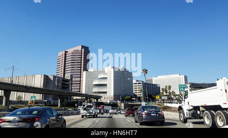 LOS ANGELES, CALIFORNIE, États-Unis d'Amérique, le 5 novembre à Hollywood au volant sur une route de l'autoroute 101, un jour ensoleillé, près de Pasadena, à Los un Banque D'Images