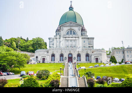 Montréal, Canada - 25 juillet 2014 : l'Oratoire Saint-Joseph du Mont-Royal avec les étapes et les gens Banque D'Images