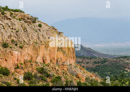 Tsankawi propriétés en falaises au Bandelier National Monument Banque D'Images