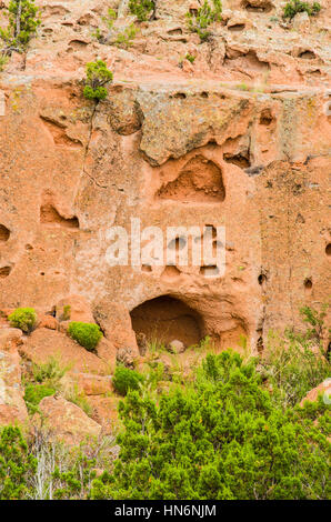 Tsankawi propriétés en falaises au Bandelier National Monument Banque D'Images