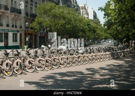 Parking vélos Velib' dans le centre de Paris Banque D'Images