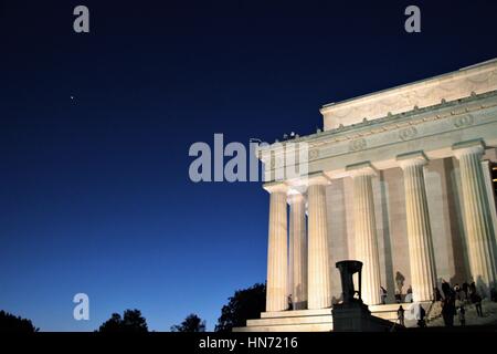 Lincoln Memorial la nuit avec Vénus se lever au-dessus, Washington DC Banque D'Images