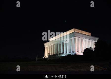 Lincoln Memorial la nuit avec Vénus se lever au-dessus, Washington DC Banque D'Images