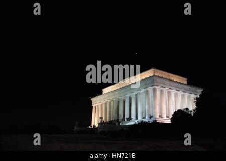 Lincoln Memorial la nuit avec Vénus se lever au-dessus, Washington DC Banque D'Images