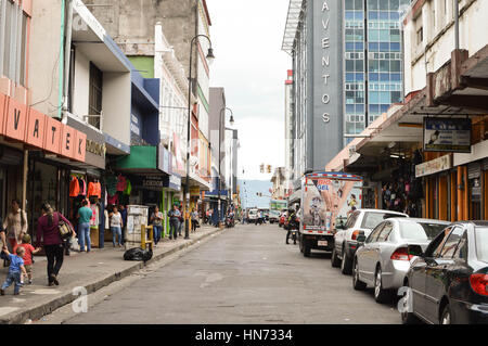 San Jose, Costa Rica - le 18 août 2015 : Les gens sont vu marchant dans les rues du centre-ville de San Jose, Costa Rica le 18 août 2015 Banque D'Images