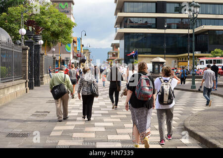 San Jose, Costa Rica - le 18 août 2015 : Les gens sont vu marchant dans les rues du centre-ville de San Jose, Costa Rica le 18 août 2015 Banque D'Images