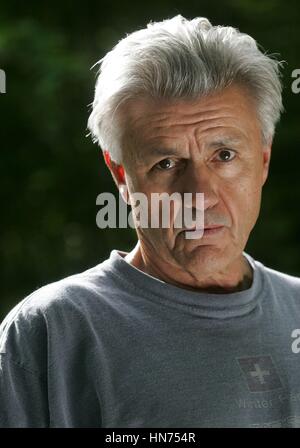 Auteur, John Irving, est perçu à l'extérieur de son domicile, à Manchester, Vermont), jeudi 23 juin, 2005.RTSpencer MediaPunch / Banque D'Images