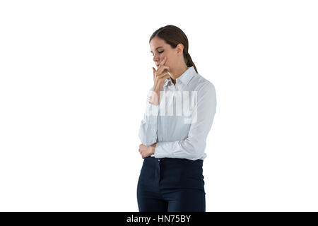 Thoughtful woman with hand on face contre fond blanc Banque D'Images