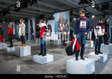 NEW YORK, NY - 01 Février 2017 : Les modèles posent au fabricant d'exposé pendant la Fashion Week de New York Men's F/W 2017 lucarne à Clarkson Banque D'Images