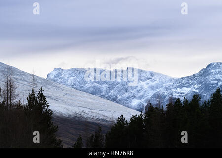 La face nord du Ben Nevis, la plus haute montagne de Grande-Bretagne à 1345 mètres de haut. Banque D'Images