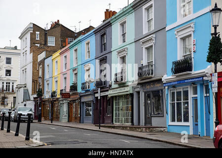 LONDON CITY - 25 décembre 2016 : vide célèbre Portobello Road à Nottinghill, avec des façades de couleurs vives, sur une journée de Noël Banque D'Images