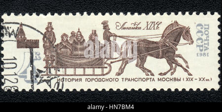 Un timbre-poste imprimé en URSS montre l'histoire des transports publics à Moscou 'ligne', circa 1981 Banque D'Images