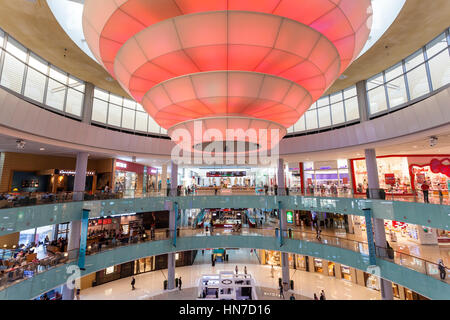 Dubaï, Émirats arabes unis - DEC 5, 2016 : Intérieur du Dubai Mall, plus grand centre commercial au monde. Emirats Arabes Unis, Moyen Orient Banque D'Images