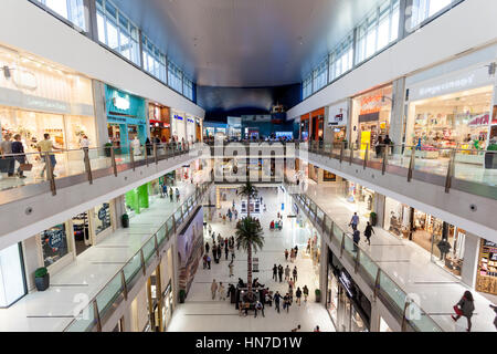 Dubaï, Émirats arabes unis - DEC 5, 2016 : Intérieur du Dubai Mall, plus grand centre commercial au monde. Emirats Arabes Unis, Moyen Orient Banque D'Images