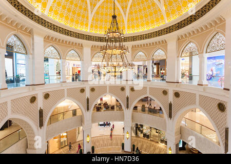 Dubaï, Émirats arabes unis - DEC 5, 2016 : Intérieur du Dubai Mall, plus grand centre commercial au monde. Emirats Arabes Unis, Moyen Orient Banque D'Images