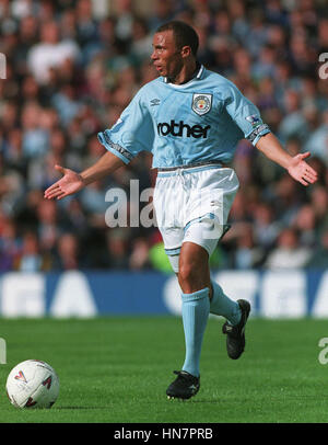 TERRY PHELAN Manchester City FC 14 Septembre 1994 Banque D'Images