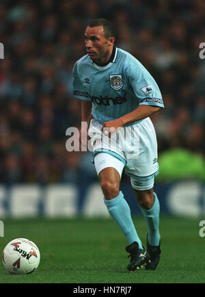 TERRY PHELAN Manchester City FC 25 Octobre 1994 Banque D'Images