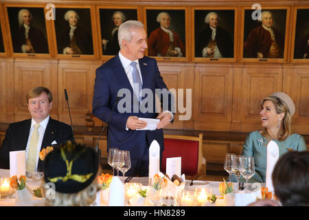 Leipzig, Allemagne. 09Th Feb 2017. Niederländische und das Königspaar Willem-Alexander Maxima besucht am 09.02.2017 Das Alte Rathaus à Leipzig (Saxe). In der Mitte steht Sachsens Ministerpräsident Stanislaw Tillich (CDU). Foto : Jan Woitas/dpa/Alamy Live News Banque D'Images