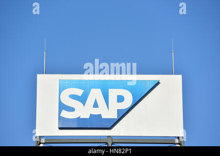 Logo des Softwarekonzerns Ein ist am 18.01.2016 SAP à Walldorf (Bade-Wurtemberg) suis Hauptsitz des Unternehmens zu sehen. Software-Hersteller Europas größter stellt am 22.01. seine Zahlen für das Geschäftsjahr abgelaufene vor. Foto : Uwe Anspach/dpa | conditions dans le monde entier Banque D'Images