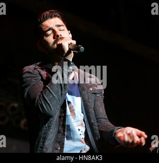 Huntington, USA. Le 08 février, 2017. Joe Jonas de DNCE effectue sur scène à l'extrême le 8 février 2017 à Huntington, New York. Credit : Debby Wong/Alamy Live News Banque D'Images