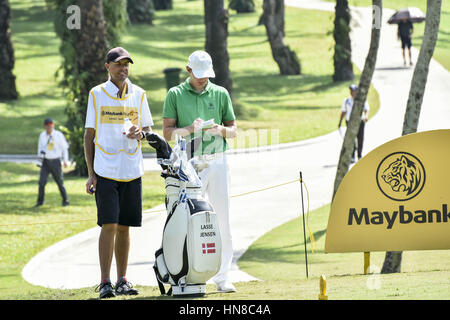 Kuala Lumpur, Malaisie. 10 fév, 2017. Lasse Jensen du Danemark joue un coup au cours de la deuxième journée du championnat de la Maybank en Malaisie au Saujana Golf Club le 10 février 2017 à Kuala Lumpur, Malaisie. Crédit : Chris Jung/ZUMA/Alamy Fil Live News Banque D'Images