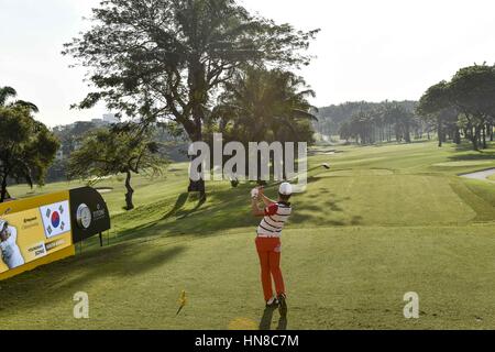 Kuala Lumpur, Malaisie. 10 fév, 2017. Younghan chanson de Corée du Sud joue un coup au cours de la deuxième journée du championnat de la Maybank en Malaisie au Saujana Golf Club le 10 février 2017 à Kuala Lumpur, Malaisie. Crédit : Chris Jung/ZUMA/Alamy Fil Live News Banque D'Images