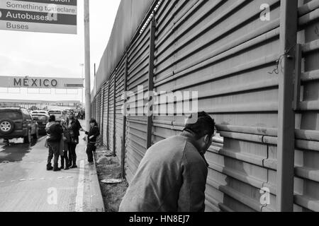 Manifestations à Tijuana, Mexique - 15/01/2017 - Mexique / Basse Californie / Tijuana - entre le Mexique et les États-Unis, des démonstrations à Tijuana, au Mexique, les gens font état d'augmentation des prix des hydrocarbures. - Alexandre Afonso / Le Pictorium Banque D'Images