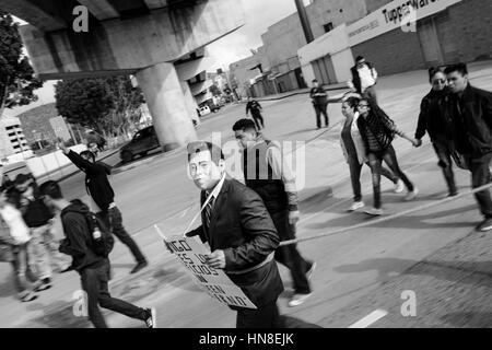Manifestations à Tijuana, Mexique - 15/01/2017 - Mexique / Basse Californie / Tijuana - Démonstrations à Tijuana, au Mexique, les gens font état d'augmentation des prix des hydrocarbures. - Alexandre Afonso / Le Pictorium Banque D'Images