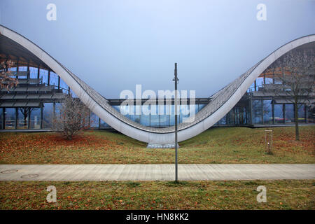 Le Zentrum Paul Klee est un musée dédié à l'artiste Paul Klee, situé à Berne, Suisse, et conçu par l'architecte italien Renzo Piano Banque D'Images