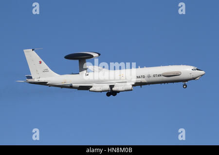 L'OTAN E-3A Sentry de Geilenkirchen en Allemagne sur le circuit à RAF Mildenhall. Banque D'Images