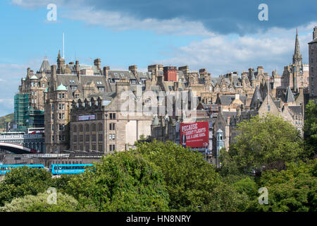 Royaume-uni, Ecosse, Edinburgh - Edimbourg, Ecosse, compact, vallonné capital. Il a une vieille ville médiévale et élégant Nouvelle Ville géorgienne avec jardins et cenal Banque D'Images