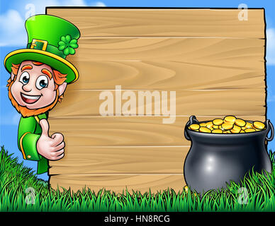 Un dessin animé caractère farfadet leaning autour d'un panneau en bois et giving Thumbs up avec un pot d'or. St Patricks Day background Banque D'Images