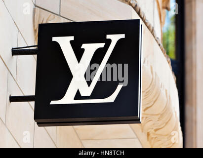 Logo louis vuitton immagini e fotografie stock ad alta risoluzione - Alamy