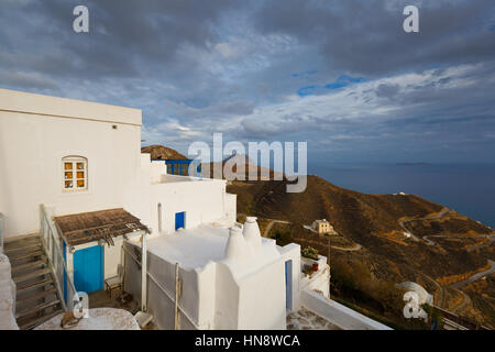 Vue de la Chora village sur l'île d'Anafi en Grèce. Banque D'Images