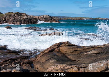 Plage de façon sauvage de l'Atlantique dans le comté de Donegal, Irlande Banque D'Images