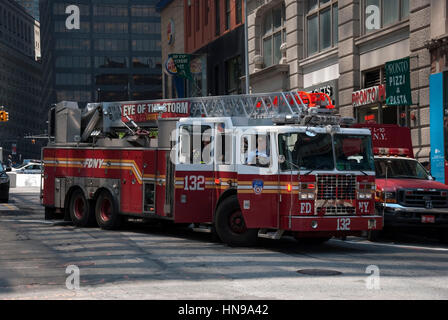 FDNY échelle aérienne 132 Liberty Street New York Banque D'Images