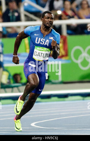 Rio de Janeiro, Brésil. 17 août 2016. L'athlétisme, Justin Gatlin (USA) qui se font concurrence sur le 200m masculin demi-finales à l'été 2016 Jeux Olympiques. ©Pa Banque D'Images