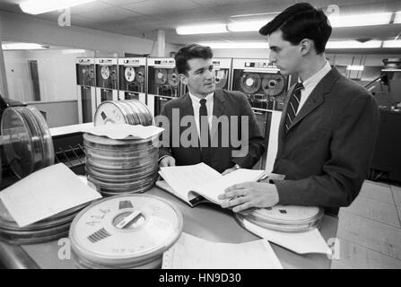 Jeff Tarr (à gauche) et Douglas Ginsburg de fonctionnement correspondent, le premier ordinateur service de rencontres. Banque D'Images