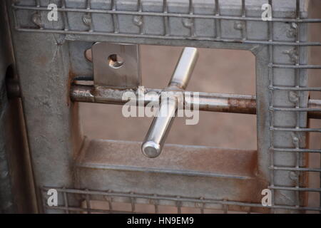 D'une serrure de porte métallique Banque D'Images