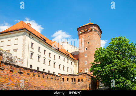 Tour du sénateur du Château Royal de Wawel comme partie d'un célèbre complexe historique de Cracovie, Pologne Banque D'Images