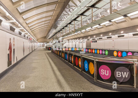 5 février 2017 : la pièce lumineuse hall de la 72nd Street, 2e avenue, nouveau métro. Banque D'Images