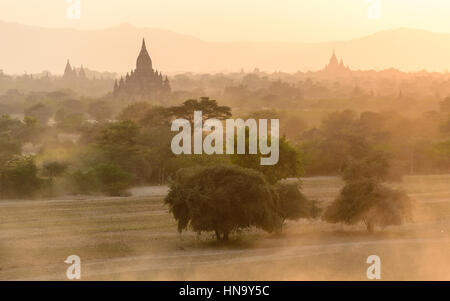 Vue du Temple de Phythada au coucher du soleil Banque D'Images