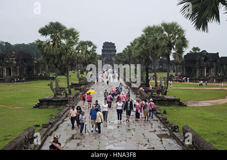 Passerelle d'Angkor Wat Siem Reap, Cambodge. Plus grand monument religieux du monde 162,6 hectares. UNESCO World Heritage Banque D'Images