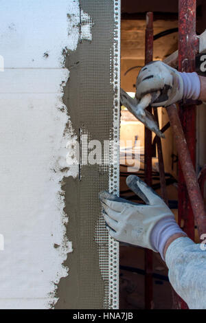 Site de construction - installation de façade isolation extérieure therm Banque D'Images