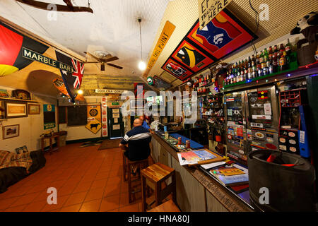 À l'intérieur de l'hôtel de fer vêtu, en Bar, Pilbara, Australie occidentale. Banque D'Images