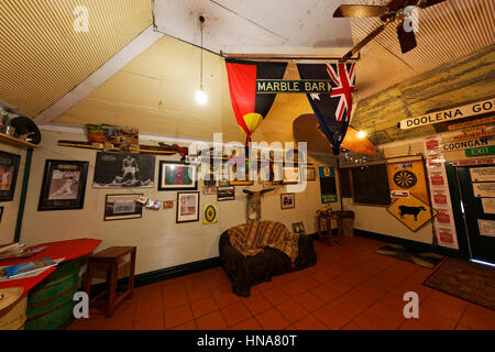 À l'intérieur de l'hôtel de fer vêtu, en Bar, Pilbara, Australie occidentale. Banque D'Images
