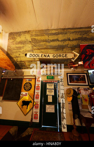 À l'intérieur de l'hôtel de fer vêtu, en Bar, Pilbara, Australie occidentale. Banque D'Images