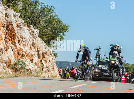 Col du Serre de Tourre,France - Juillet 15,2016 : le cycliste colombien Nairo Quintana de Movistar Team, circonscription pendant une épreuve individuelle dans un stade Banque D'Images