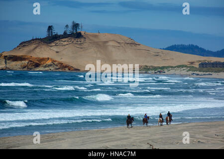 Les cavaliers sur la plage, Gouverneur Straub State Park, New York Banque D'Images