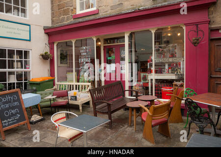 Dottys Vintage High Street,thé,Staithes, North Yorkshire, Angleterre, Royaume-Uni Banque D'Images